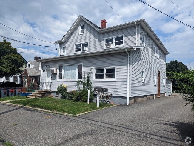 Building Photo - 20 Blauvelt Ave Unit 1F Rental