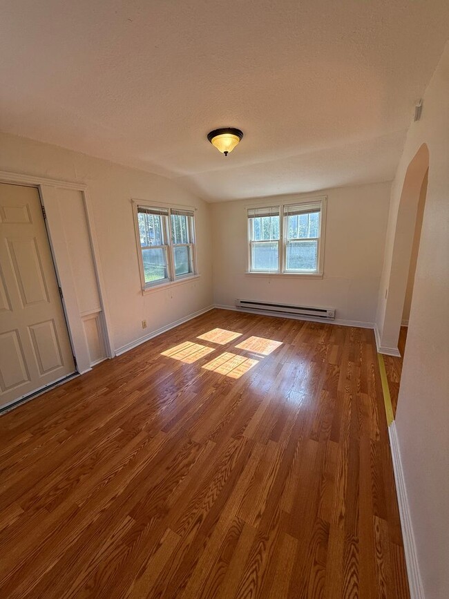 Building Photo - 1001 Silverleaf Ave Unit 2