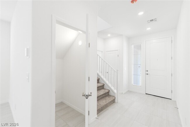 Photo - 5749 S Tioga Way