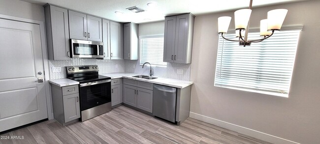 Photo - 1107 N Wedgewood Dr