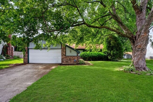 Building Photo - Beautifully Home with Large Backyard & 2-Car Garage in York Subdivision