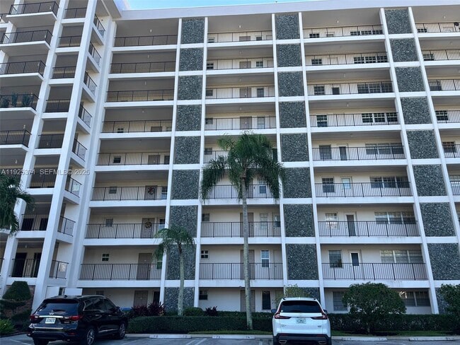 Photo - 3100 N Palm Aire Dr Unit 104