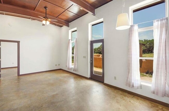 Photo - 658 Maple Ln