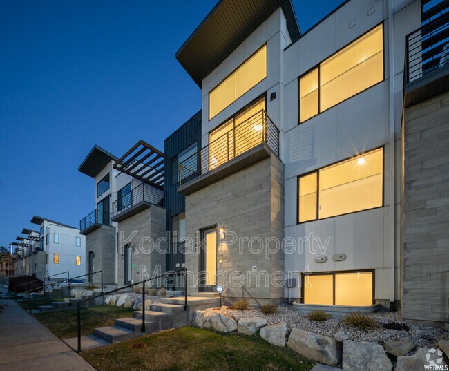 Building Photo - 1541 E Talo Ct Rental