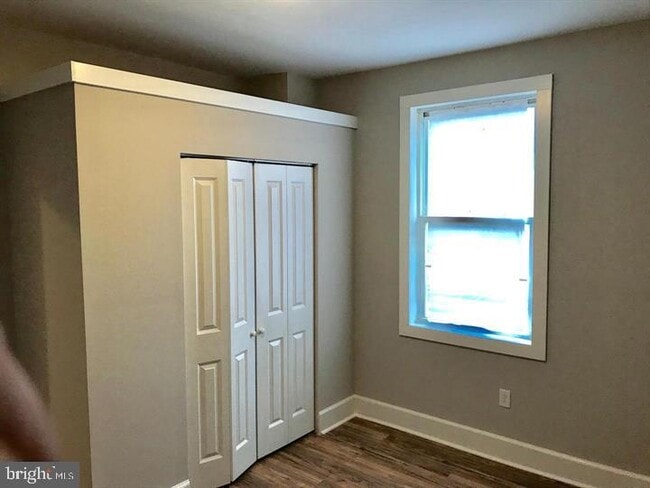 Photo - 4933 Chestnut St