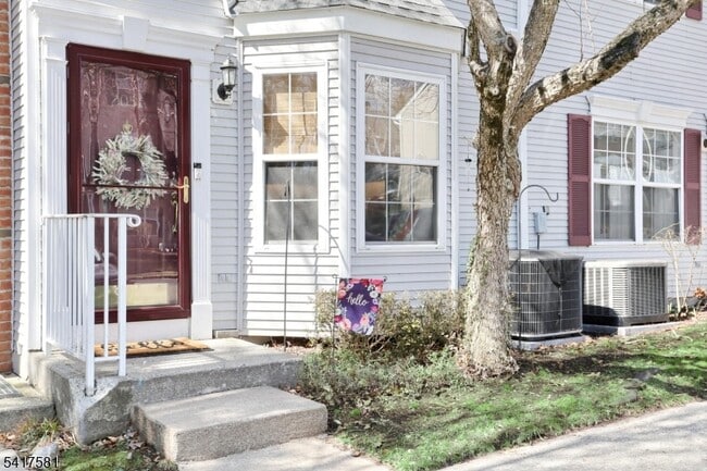 Building Photo - 2051 Charles Ct