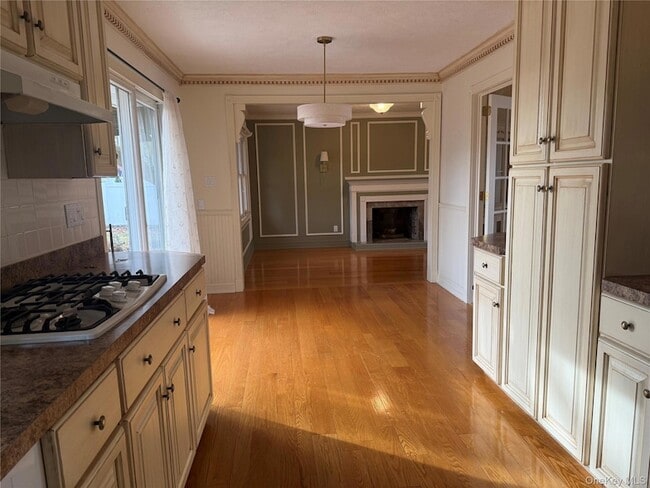 Photo - 14 Genesee Dr