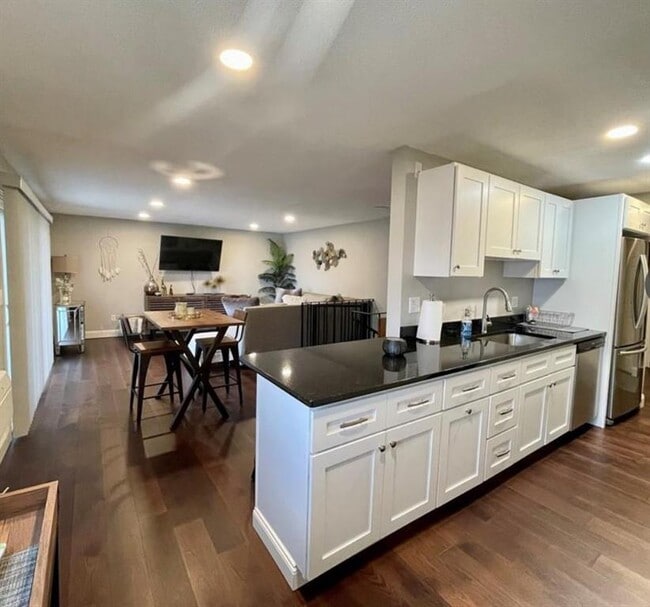 Photo - 4162 Post Rd Unit 3