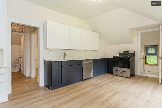 Photo - 421 S 3rd St