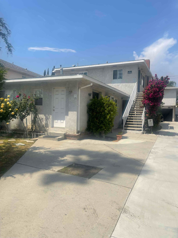 Photo - 717 W Glenoaks Blvd House