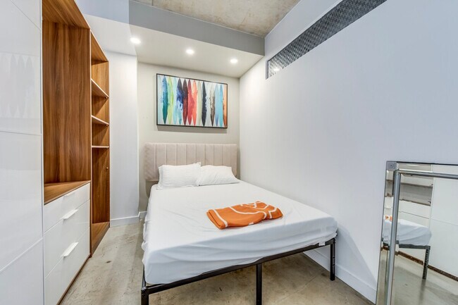 Photo - 25 Gore Vale Ave Unit SI ID1054296P