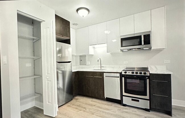 Photo - 6002 N Kenmore Ave