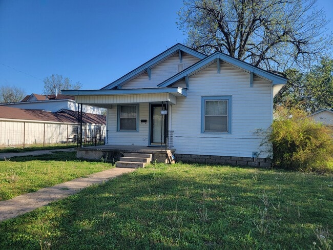 Photo - 2215 E Elm Ave