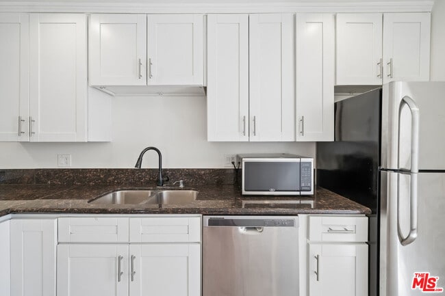 Photo - 7946 Fountain Ave