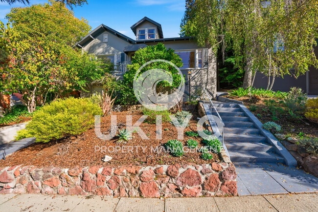 Building Photo - 860 Portal Ave