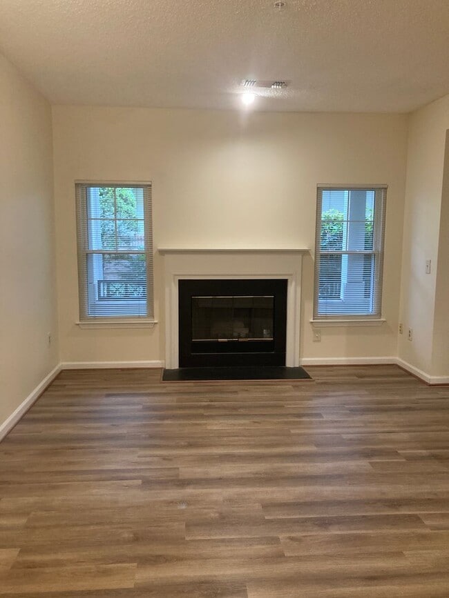 Photo - Beautiful 2 Bed 2 Bath Condo In Popular Oak Park Community - Water Included!