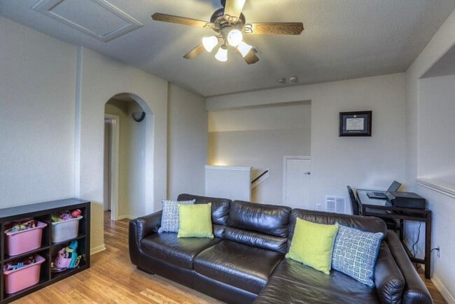 Building Photo - 3 Patina Pines Pl