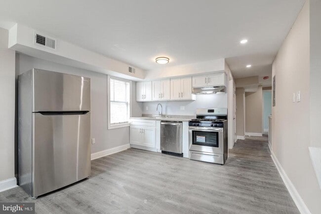 Photo - 608 E 9th St