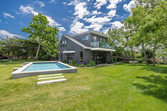 Photo - 308 Towd Point Rd