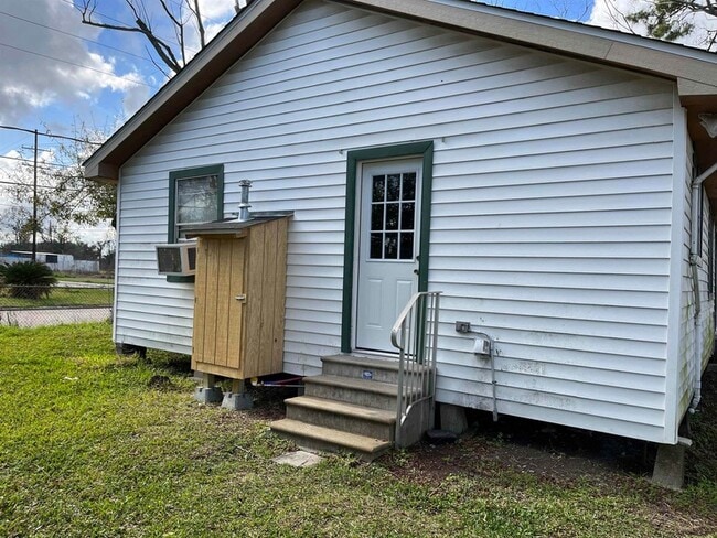 Photo - 240 Boudreaux St