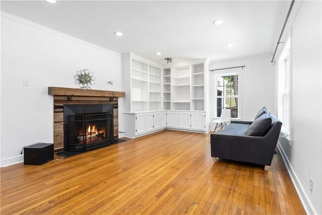 Photo - 2014 Westminster Way NE