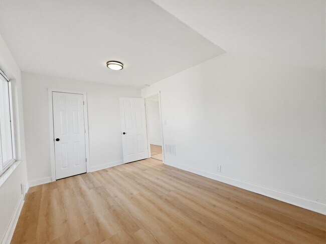 329 W Muir Ave