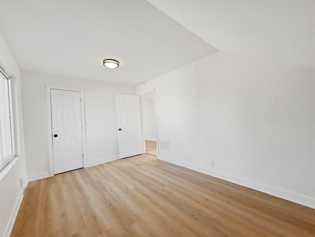 Photo - 329 W Muir Ave