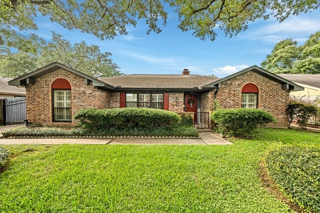 Building Photo - 8426 Edgemoor Dr