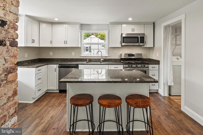 Photo - 2201 Alvin Ave