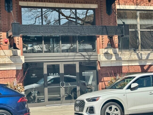 Building Photo - 1040 W Adams St Unit 467