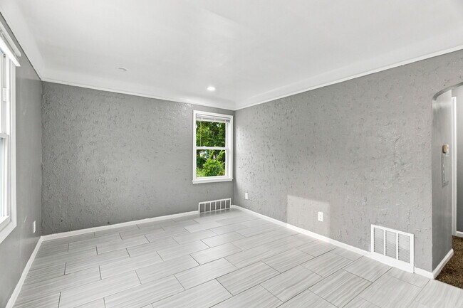 Photo - 8650 Greenview Ave