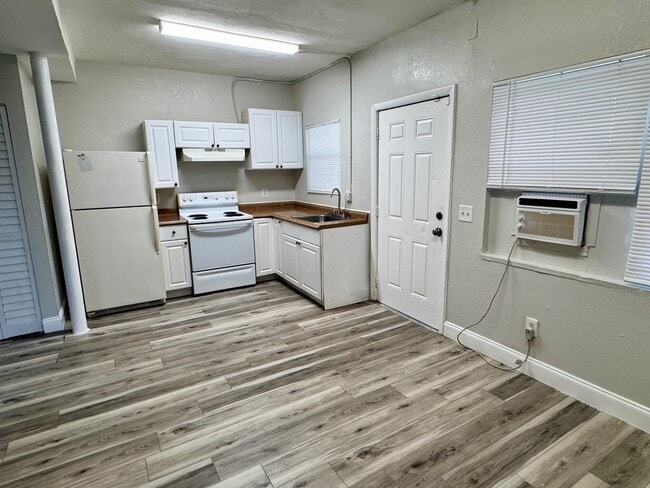 Building Photo - 1200 N Sapodilla Ave Unit 1 Rental