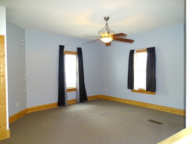 Building Photo - 15 Atwood Ave Rental