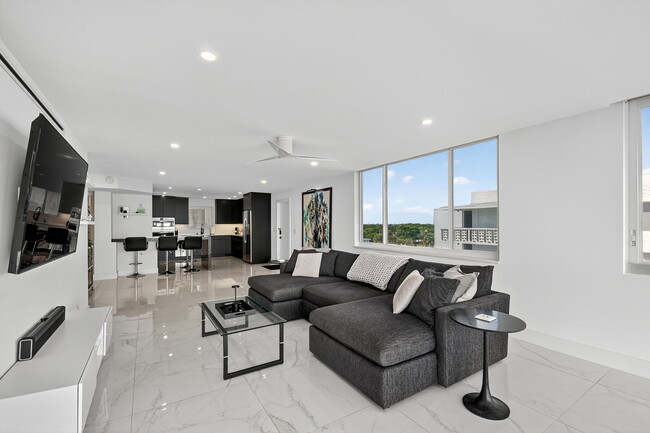 Photo - 301 Lake Shore Dr Unidad 801