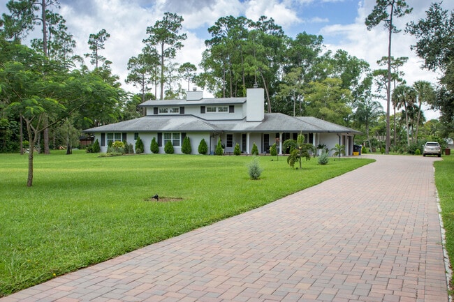 Photo - 661 W Rambling Dr