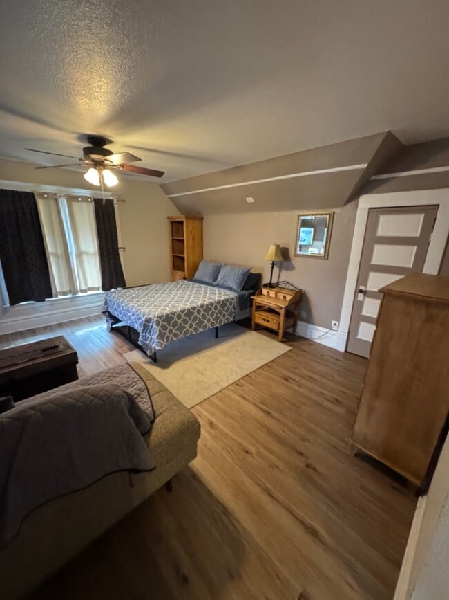 Photo - 118 E Brookside St