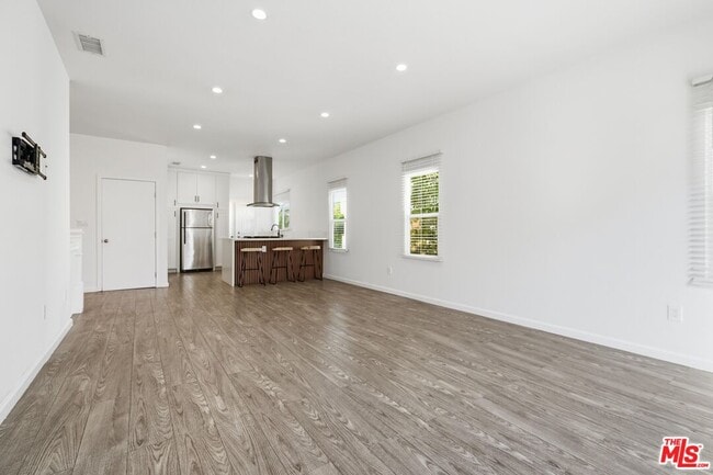 Photo - 455 Rexford Dr