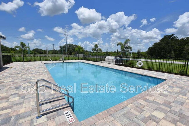 3913 Academia Ave