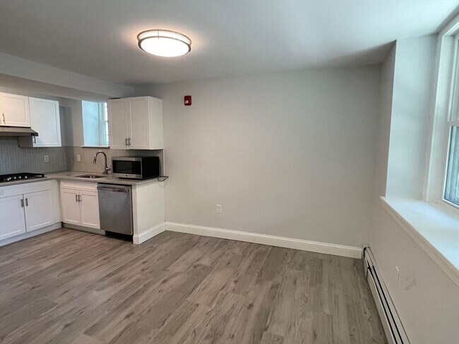 Photo - 233 Lafayette St Unidad 22