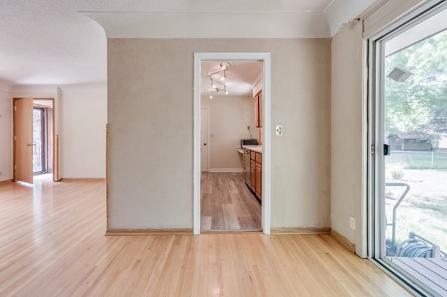 Photo - 4318 Benjamin St NE