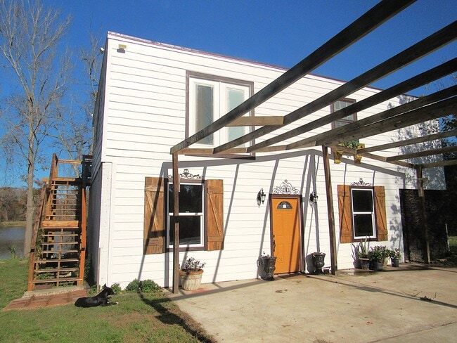 Building Photo - Fully Furnished Humble Duplex on the Water