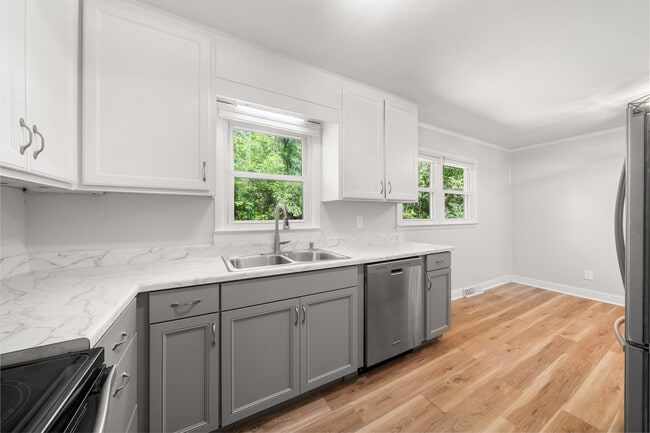 Photo - 398 Highland Park Rd