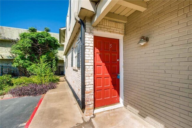 Photo - 7914 Mullen Dr Unit 105