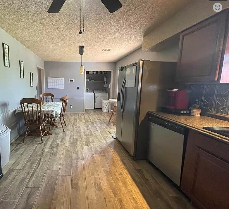 Photo - 619 E Brook St