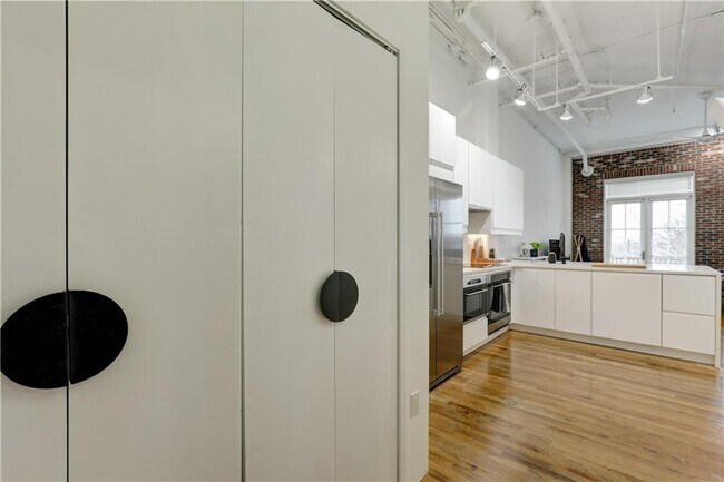 Photo - 3235 Roswell Rd Unit 703