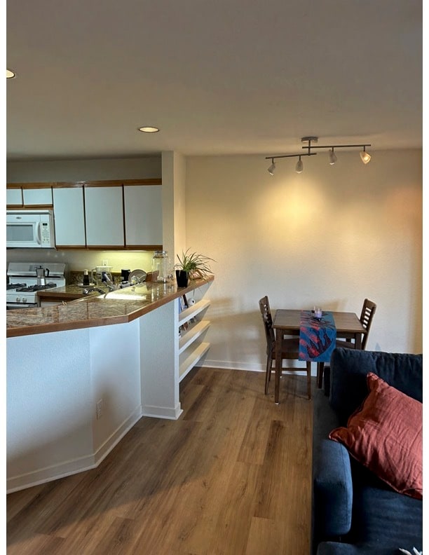 Building Photo - 33 S Boulder Cir Unit 307