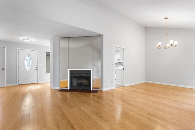 Photo - 922 Jungfrau Ct