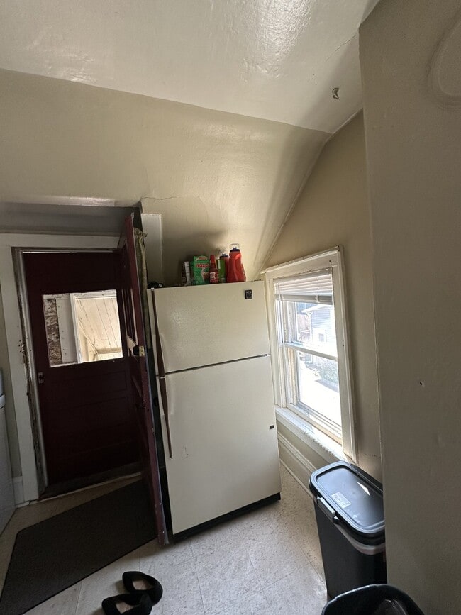 Photo - 2 bed 1 bath apartment available June 1st!