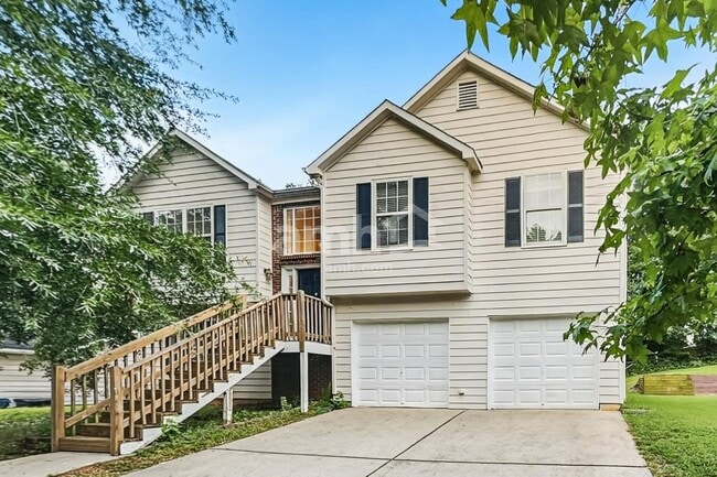Building Photo - 4238 Zephyrhills Dr