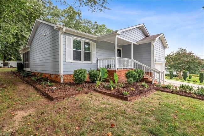 Photo - 1326 Cushing St